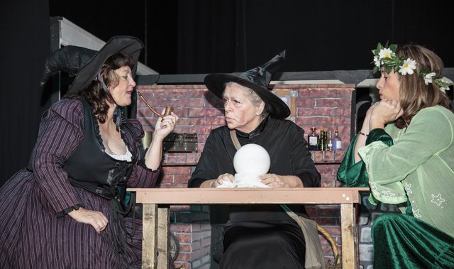 Wyrd Sisters (82)
